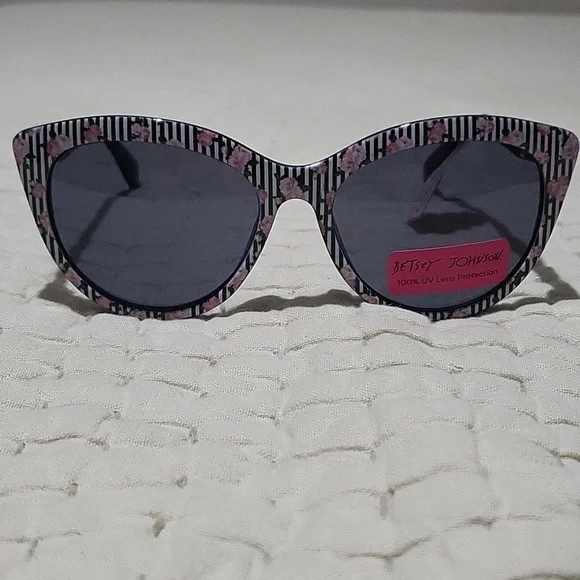 Betsey Johnson | Accessories | Nwt Betsey Johnson Pink Rose  display picture 2